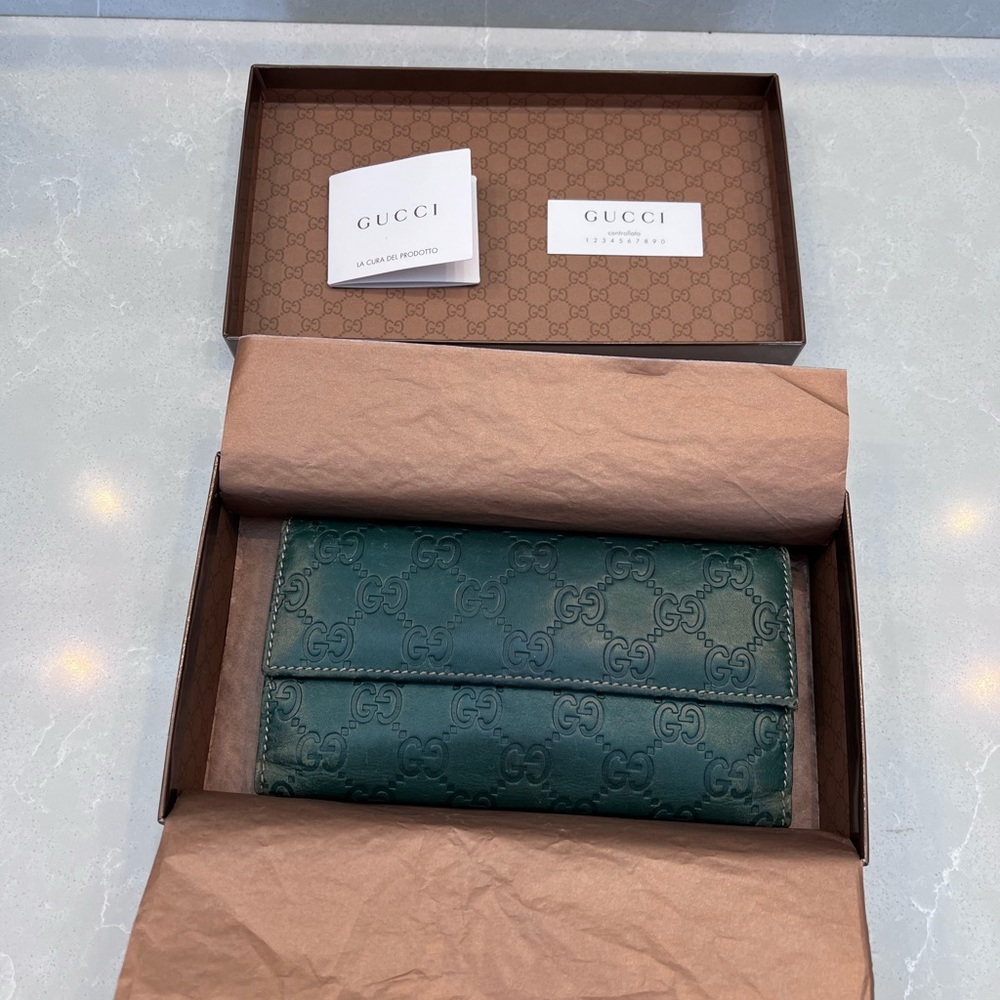 Authentic used Gucci Wallet